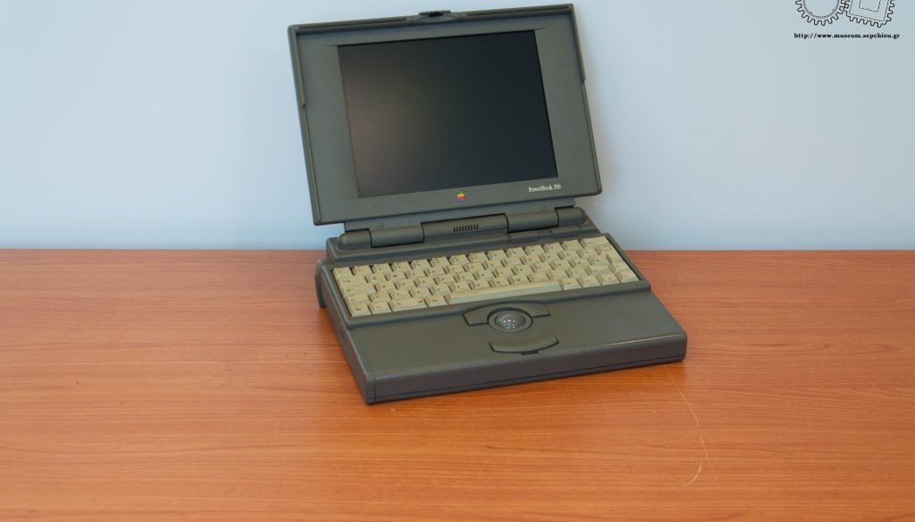 Apple Macintosh PowerBook 150 – Museum of SEP Chios